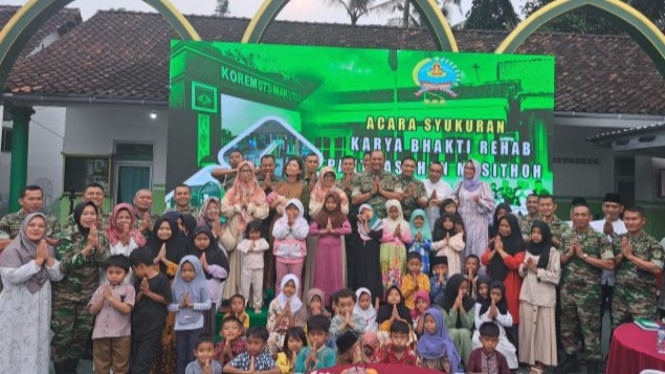 Senyum gembira anak-anak panti asuhan bersama Korem 073/Makutarama