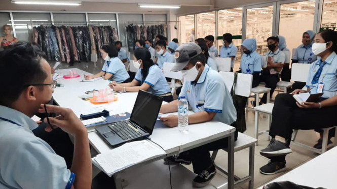 Peningkatan skill para pekerja di salah satu pabrik tekstil di Kudus