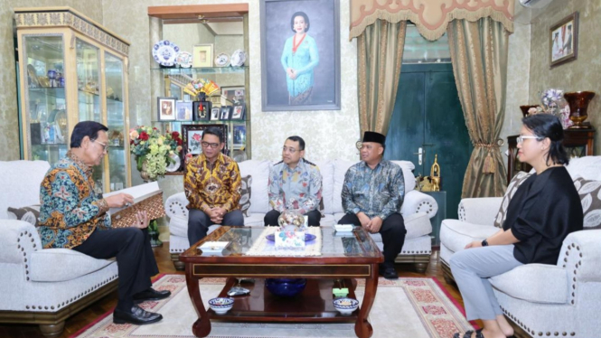 Sri Sultan HB X serahkan Serat Palilah pada Polda DIY