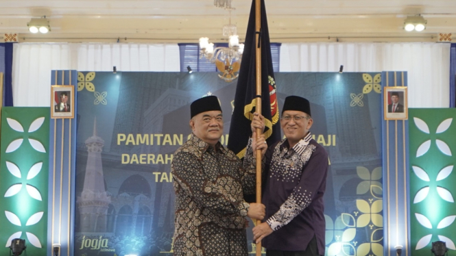 KGPAA Paku Alam X melepas keberangkatan jemaah haji DIY
