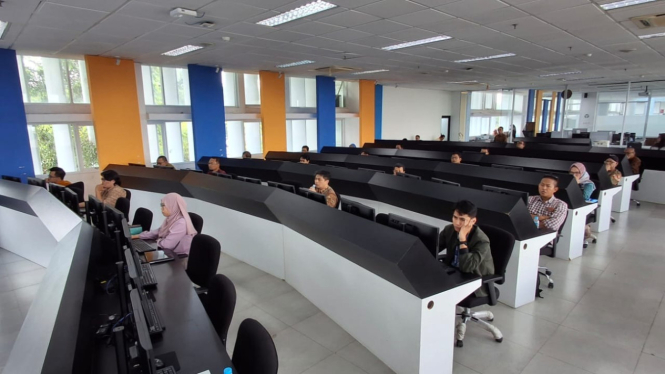 Sertifikasi AI Program elevAIte Batch 1 di UGM