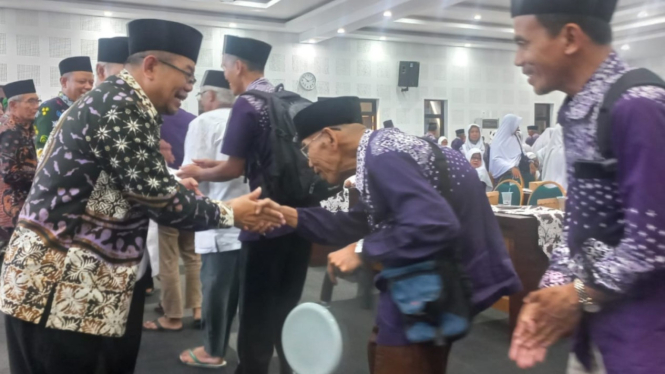 Calon Haji berpamitan pada Bupati Kulonprogo
