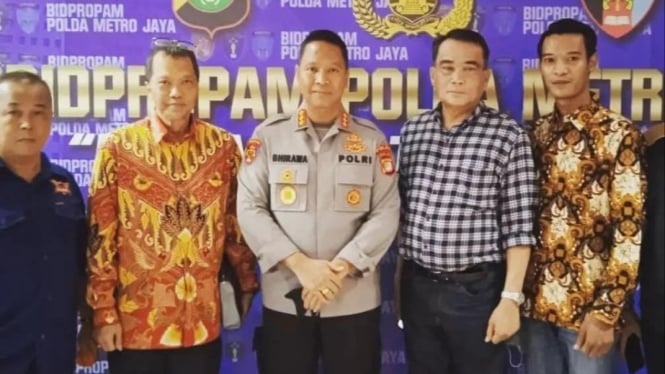 Sujarwo Kuasa Hukum para PMI ABK (kanan)