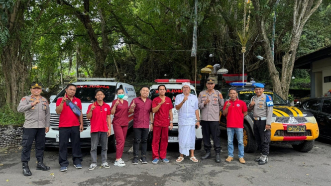Klinik Omsa di Pujawali di Pura Goa Lawah