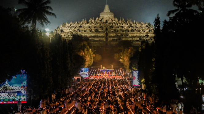 Pengunjung ke Candi Borobudur capai  100 ribu orang selama Waisak