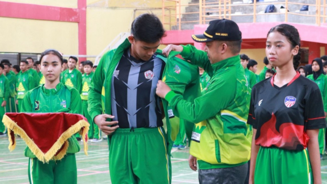 Wakil Bupati Kulonprogo,  melepas kontingen POPDA 2025