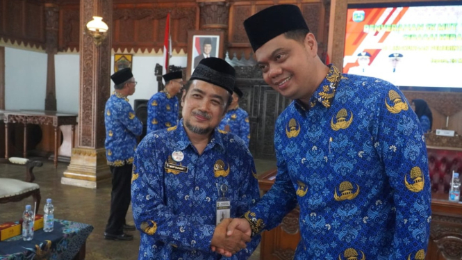 Suhari kaget dilantik anak didiknya yang kini menjabat Bupati Jepara