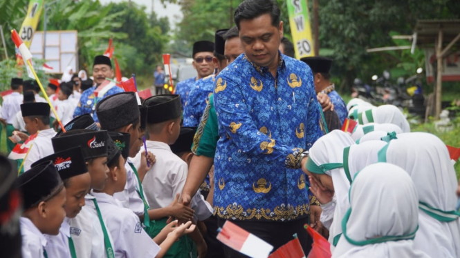 Bupati Witiarso disambut antusias warga dan pelajar SD Ngetuk