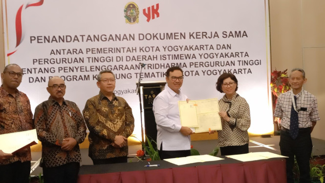 Penanda-tanganan pengelolaan sampah secara mandiri
