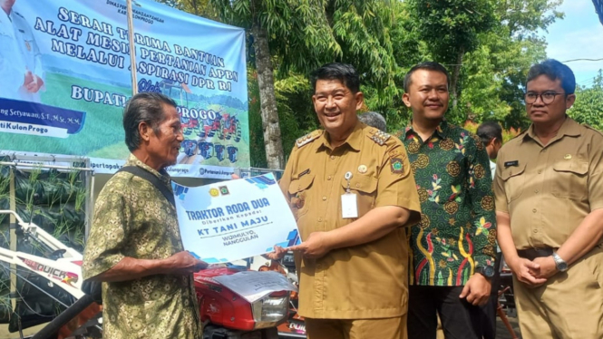 Bantuan alat mesin pertanian kelompok tani Kulonprogo