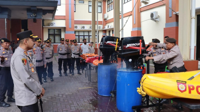 Peralatan SAR yang dimiliki Polres Kudus diperiksa menyeluruh
