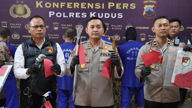 Barang bukti kejahatan yang disita polisi ditunjukkan Kapolres Kudus