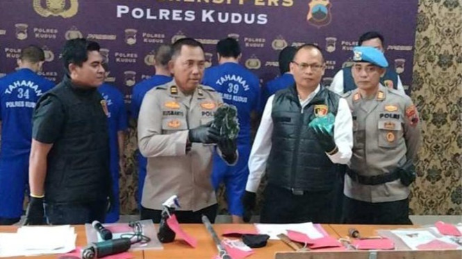 Polisi tunjukan barang bukti yang digunakan tersangka menipu korban