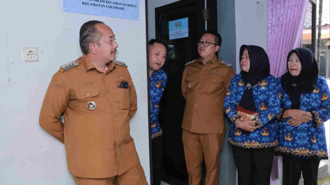 Sambangi Kecamatan Bupati Temukan Pintu Terkunci