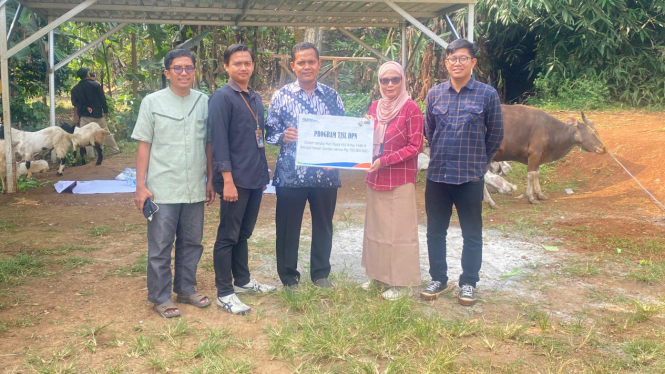 BRI Batang serahkan bantuan TJSL Idul Adha 2025
