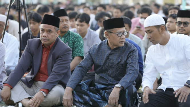 Ketua PP Muhammadiyah Haedar Nashir sholat Idul Adha di UMY