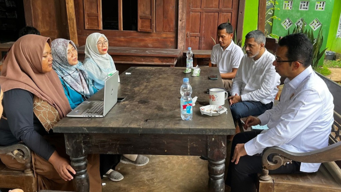 DPR RI Rizal Bawazier bersama pengurus POPTI Batang
