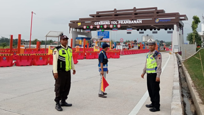 Gerbang Tol Prambanan menuju Yogyakarta