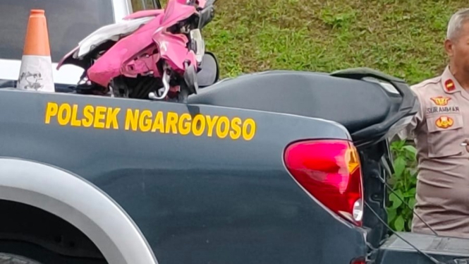 Polisi Evakuasi Motor Laka Maut
