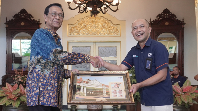 Perangko bergambar Sri Sultan HB X