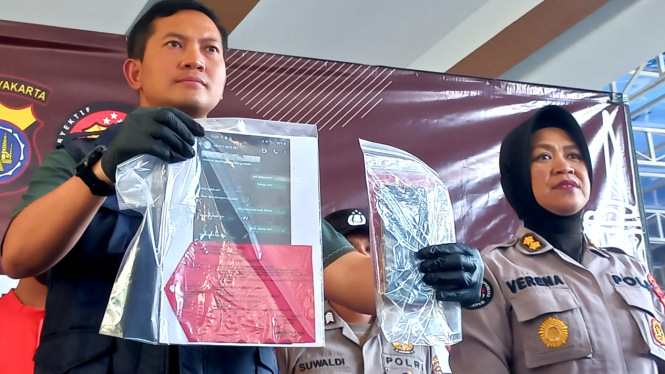 Barang-bukti kasus pemerasan