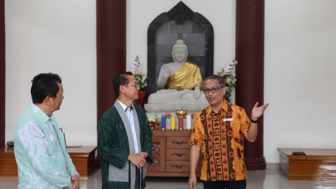 Dirjen Bimas Buddha di Vihara UGM