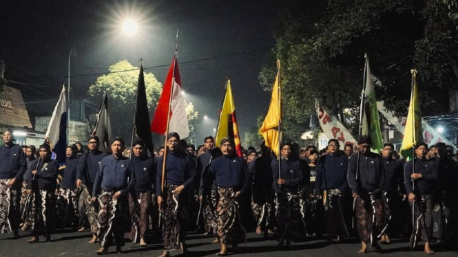 Mubeng Beteng Keraton Yogya