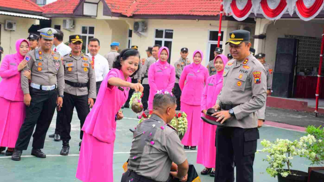 40 Anggota Polres Karanganyar Naik Pangkat