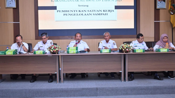 Bupati Rapat Sampah