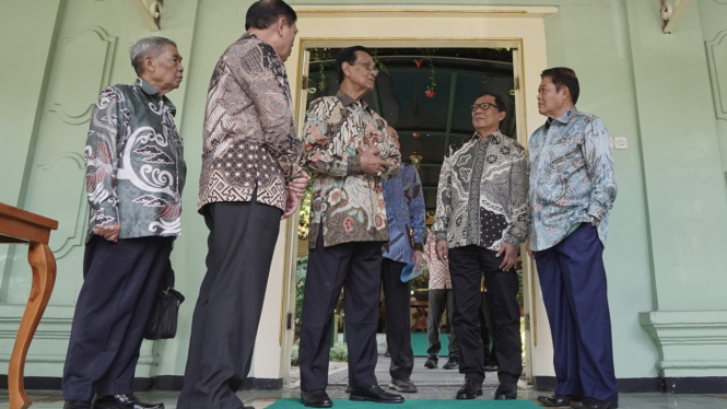 Sultan HB X terima  Purnawirawan TNI