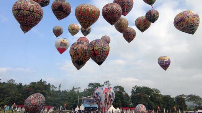 Atraksi Balon Udara Spektakuler meriahkan HUT Wonosobo.