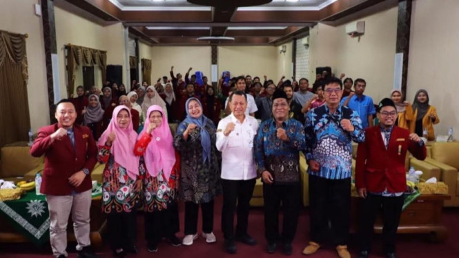 Civitas UMKU persiapkan mahasiswanya lebih berkompeten di pasar kerja.