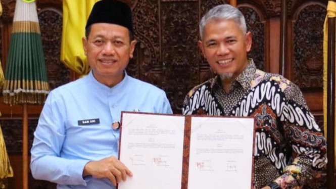 Bupati Samani dan perwakilan SIG kolaborasi kelola sampah di Kudus.