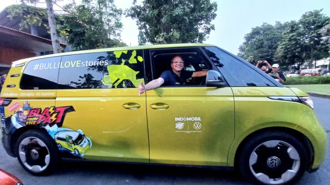Christian Schlüter dengan VW ID.Buzz