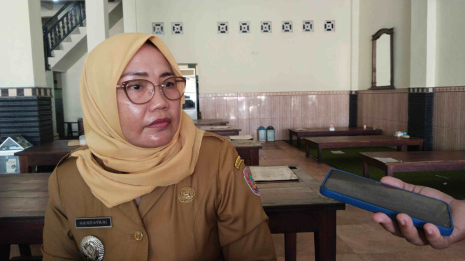 Camat Jaten Juli Padmi Handayani