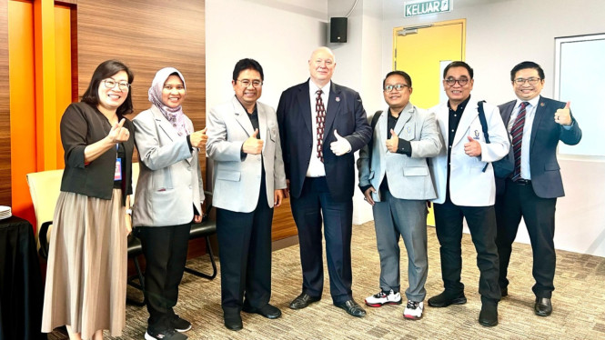 Rektor UMK foto bersama perwakilan MILA University Malaysia