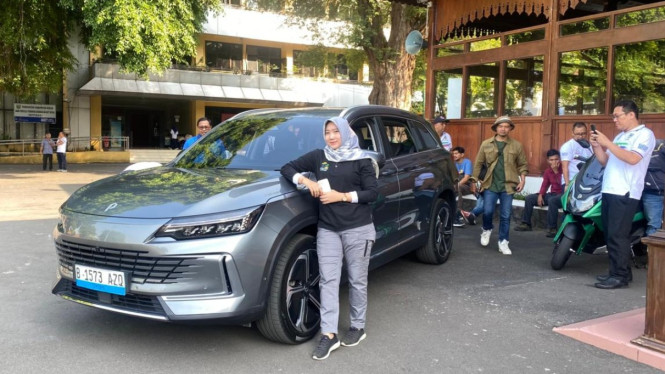 Kehadiran mobil listrik Polytron diperkenalkan di Pendapa Kudus