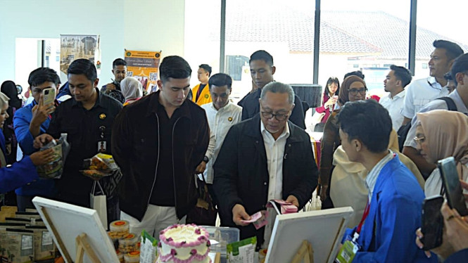 Zulkifli Hasan meninjau pameran entrepreneur mahasiswa