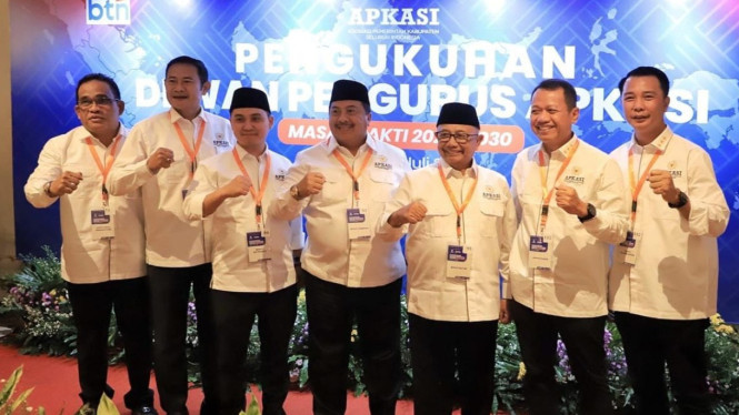 Sam’ani dikukuhkan pengurus APKASI di Grand Sahid Jaya Hotel Jakarta.