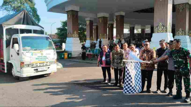 Wabup Karanganyar lepas truk