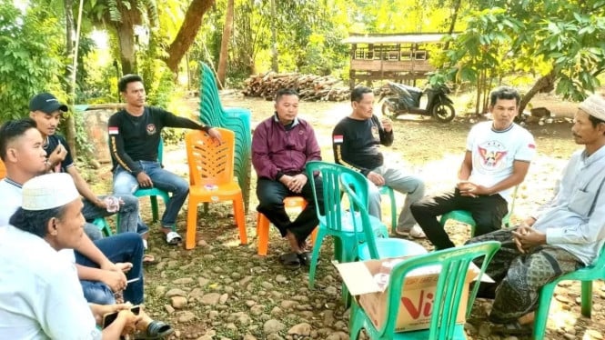Warga bertakziah ke rumah korban pengeroyokan