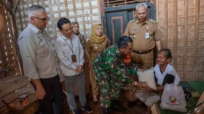 HUT ke 14, PLTU Batang berikan CSR pada lansia