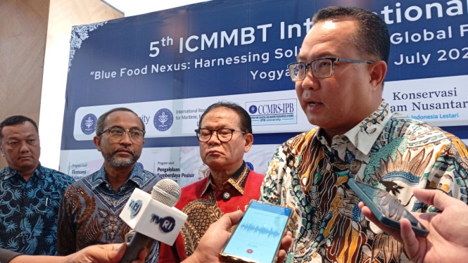 Rektor IPB Prof Arif Satria dan Prof Rokhmin Dahuri dalam ICMMBT ke-5