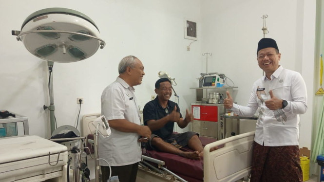 Bupati Samani kunjungi pasien rawat inap di Puskesmas Jekulo
