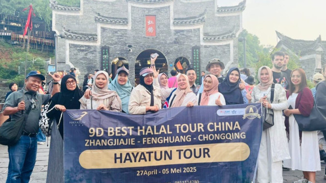 Peserta program Hayatun Tour Halal ke China