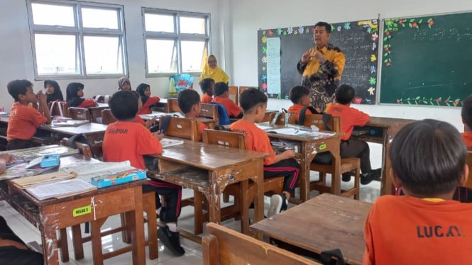Bupati Kulonprogo di SD Percobaan 4 Wates