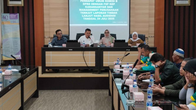 Komisi B saat beraudiensi dengan Serikat Buruh