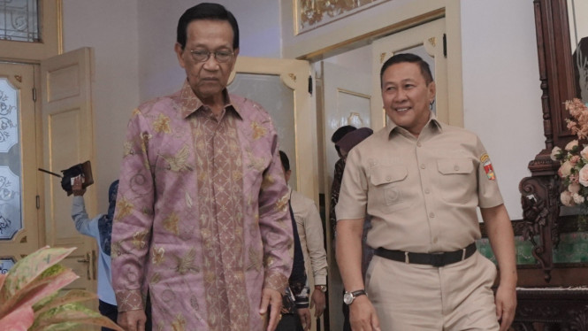 Sri Sultan HB X dan Walikota Bukittinggi Ramlan Nurmatias
