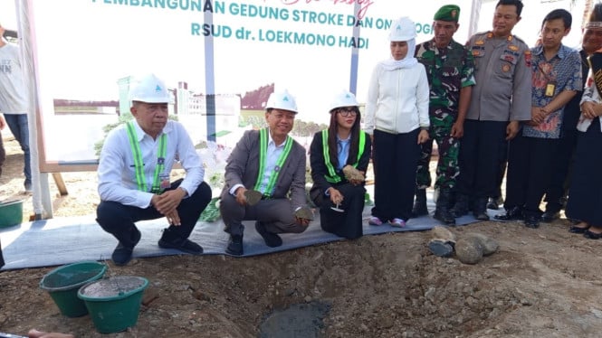 Prosesi peletakkan batu proyek gedung IGD dan Ponek di RSUD Kudus
