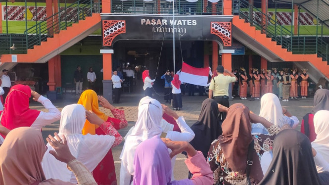 Komunitas Pasar Wates gelar upacara HUT RI-80